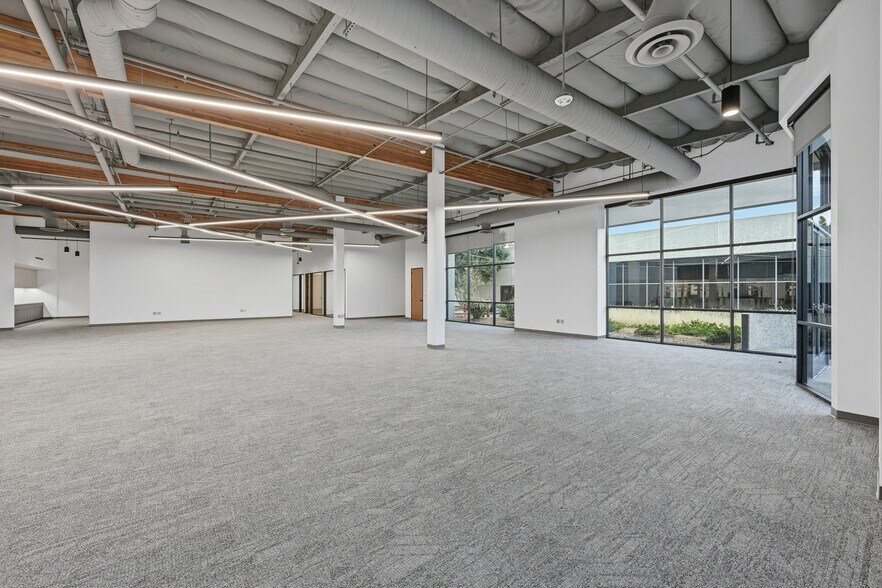 More Photos Of 6815 Flanders Dr, San Diego Unknown For Lease