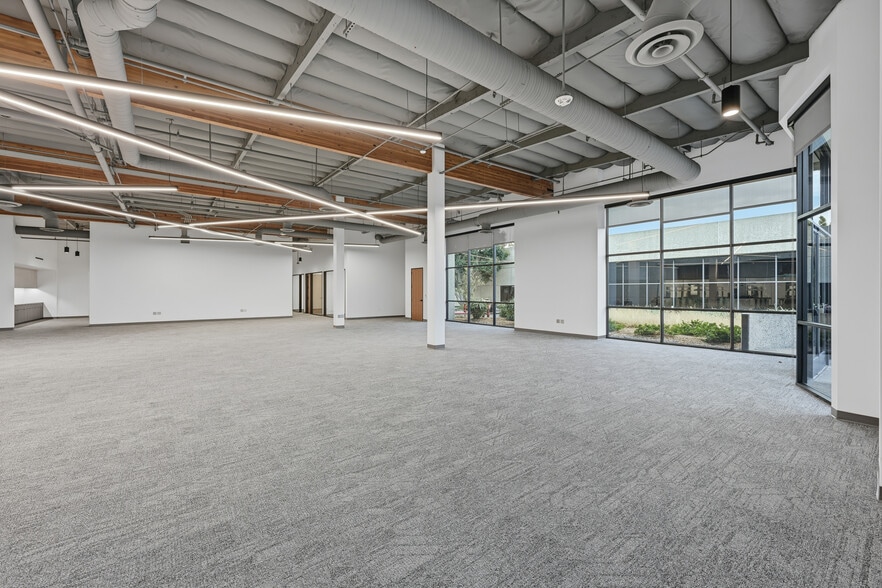 More Photos Of 6815 Flanders Dr, San Diego Unknown For Lease