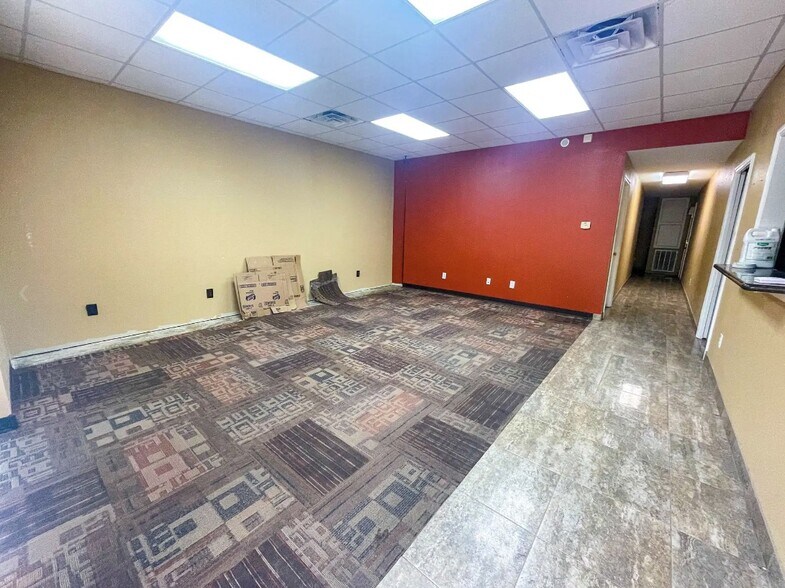 More Photos Of 415 Old Highway 90 W, Vidor Showroom For Lease