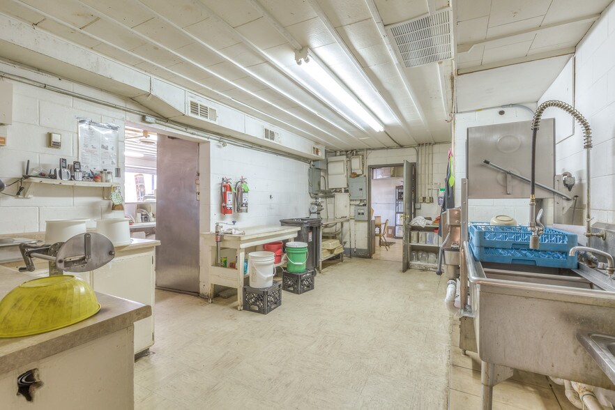 More Photos Of 29301 Hwy 82 Hwy, Park Hill Restaurant For Sale