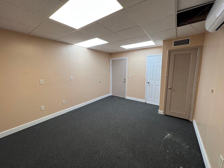 More Photos Of 8451 NW 66th St, Miami Warehouse For Lease