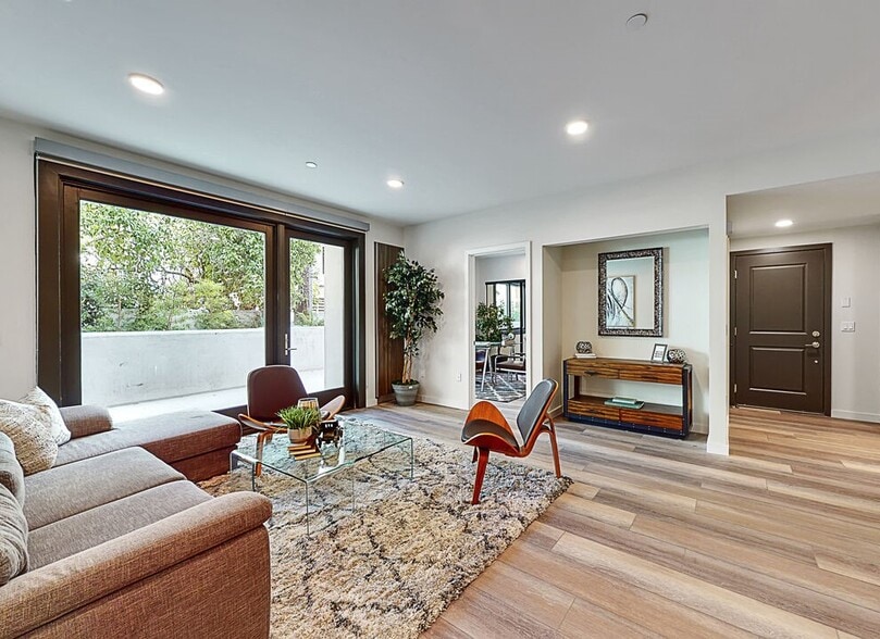 More Photos Of 1070 S Bedford St, Los Angeles Multifamily For Sale