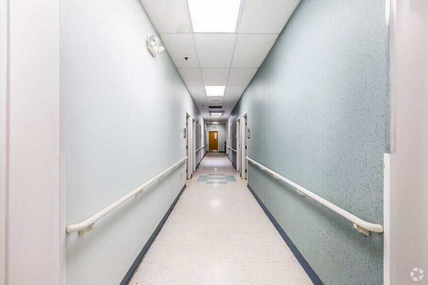 More Photos Of 6104 Avenue Q South Dr, Lubbock Medical For Sale