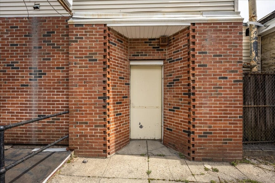 More Photos Of 73 Southgate St, Worcester General Retail For Sale