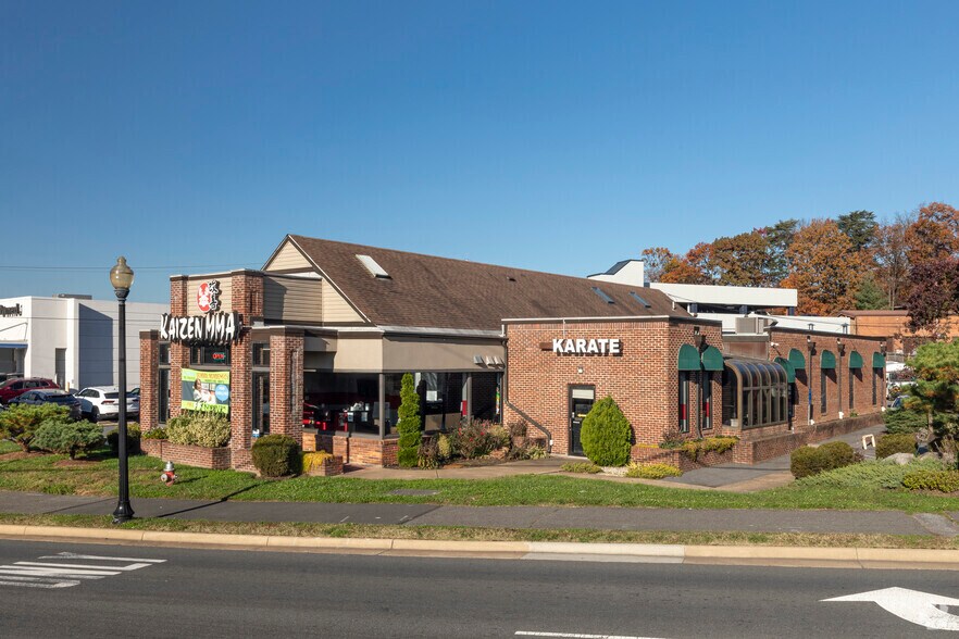 9590 Lee Hwy, Fairfax, VA 22031 Retail For Lease