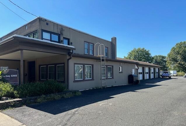 Primary Photo Of 223 W Reliance Rd, Telford Flex For Sale