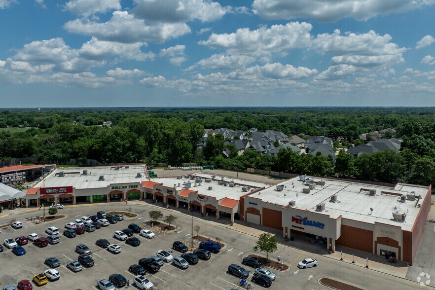 More Photos Of 2189 75th St, Darien Unknown For Lease