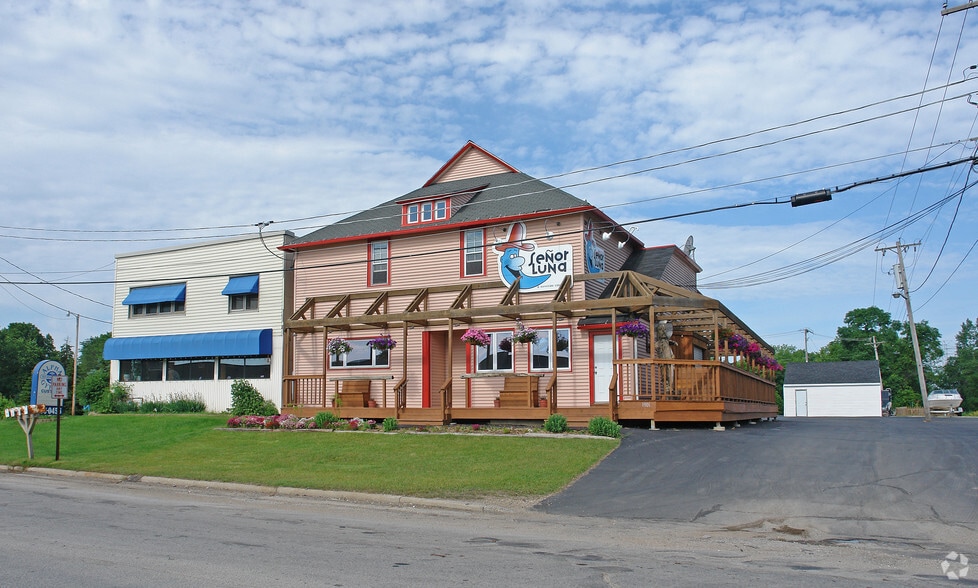 More Photos Of 1907 S Calhoun Rd, New Berlin Storefront Retail Residential For Lease