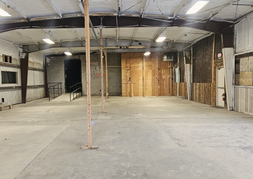 More Photos Of 590 E Main St, Hyde Park Industrial For Sale