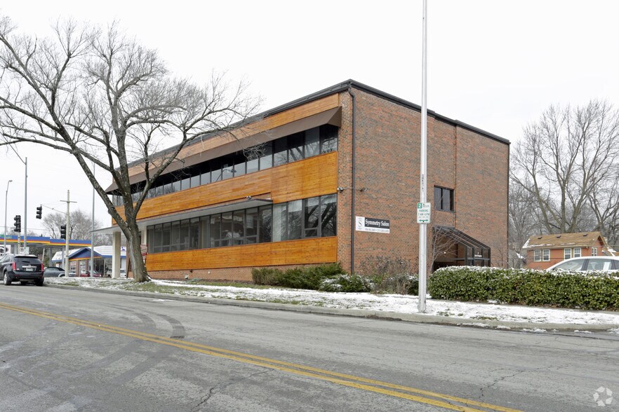 More Photos Of 2 E Gregory Blvd, Kansas City Office For Lease