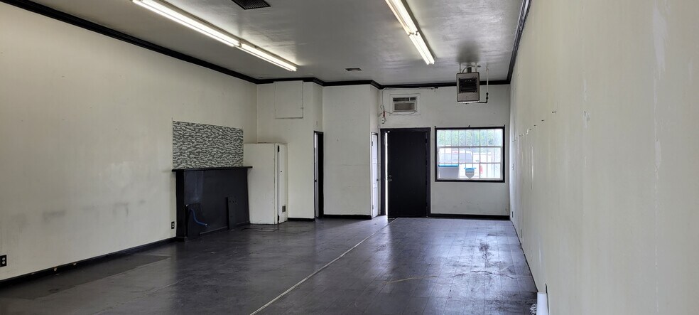 More Photos Of 6184 Atlantic Ave, Long Beach Storefront For Sale