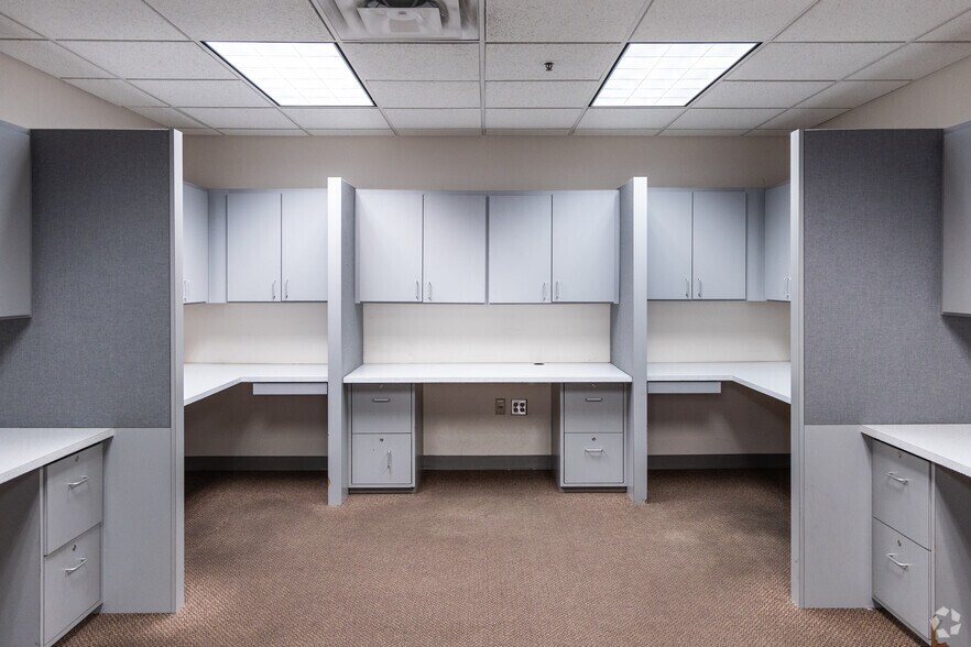 More Photos Of 400 W 9th St N, Ladysmith General Retail For Sale
