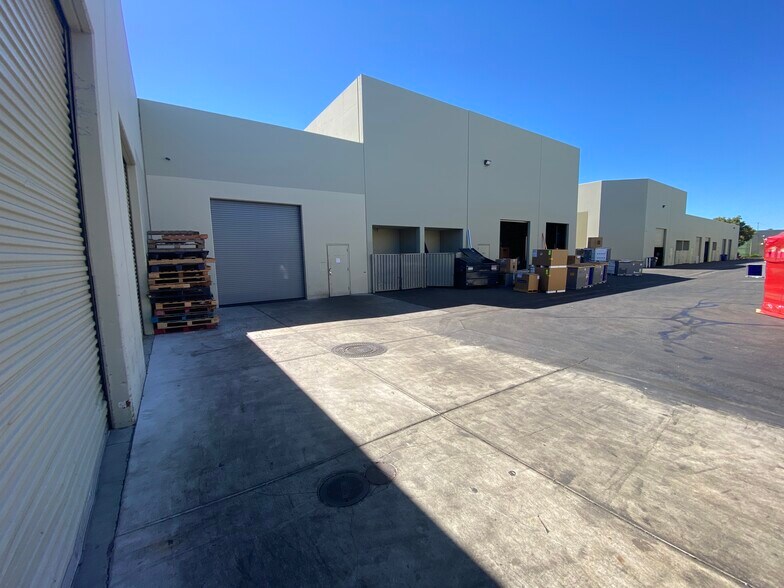 More Photos Of 2379 La Mirada Dr, Vista Warehouse For Lease
