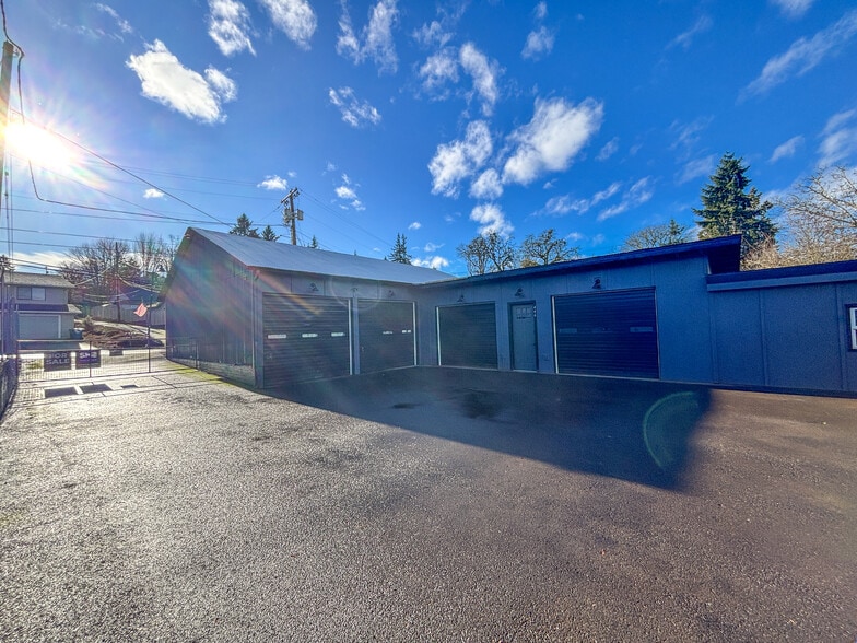 More Photos Of 446 McClaine St, Silverton Warehouse For Lease