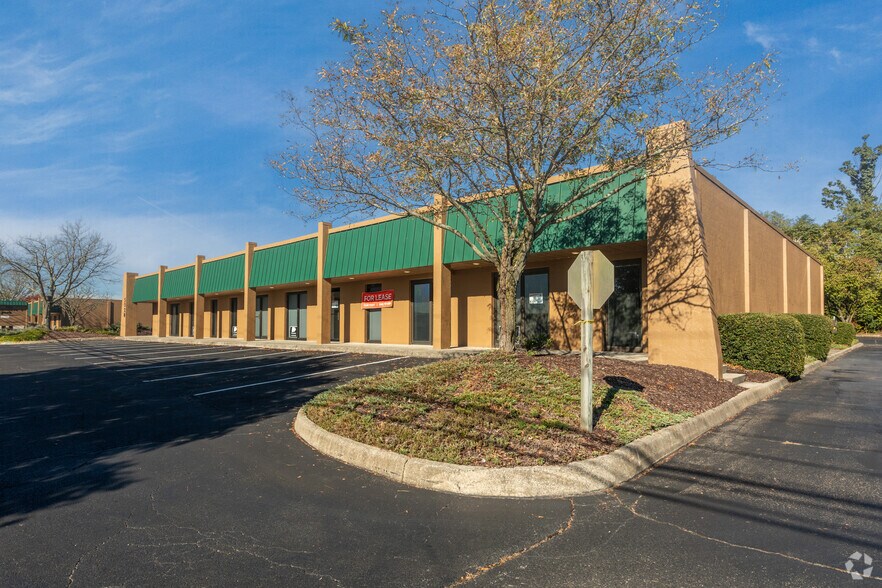 More Photos Of 5306-5346 Peters Creek Rd, Roanoke Showroom For Sale