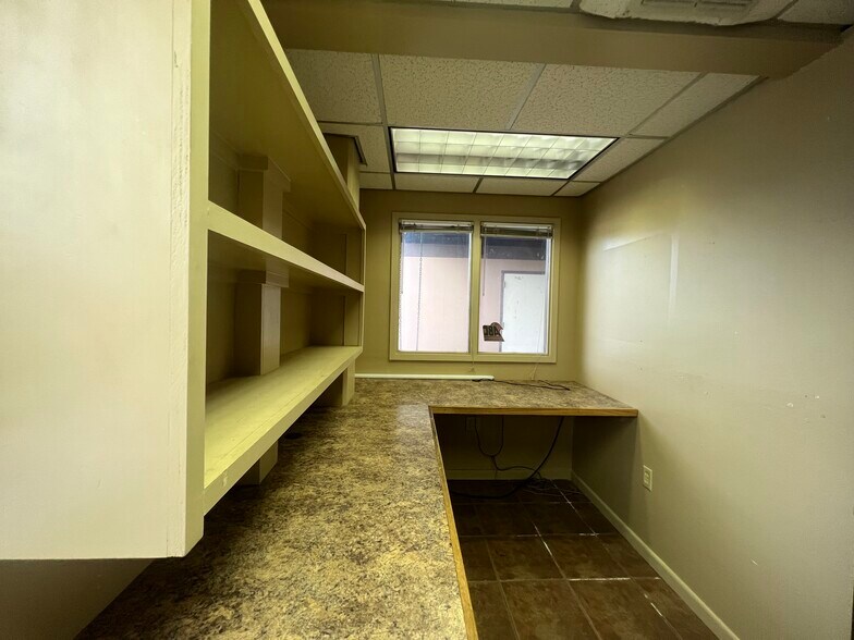 More Photos Of 205 Profit Dr, Victoria Showroom For Sale