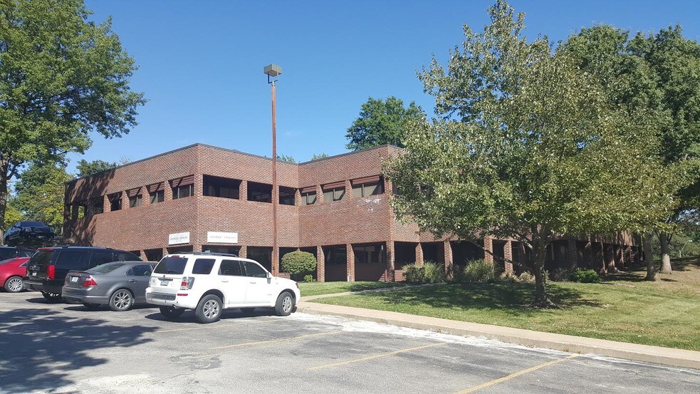 More Photos Of 5440 N Oak Tfwy, Kansas City Office For Sale