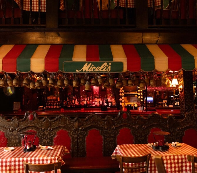 More Photos Of 1646 N Las Palmas Ave, Los Angeles Restaurant For Sale