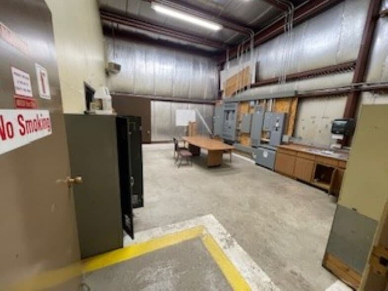 More Photos Of 1604 Schwan Dr, Mendota Industrial For Sale
