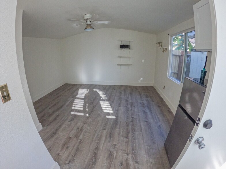 More Photos Of 7421-7425 La Jolla Blvd, Ln, La Jolla Apartments For Sale