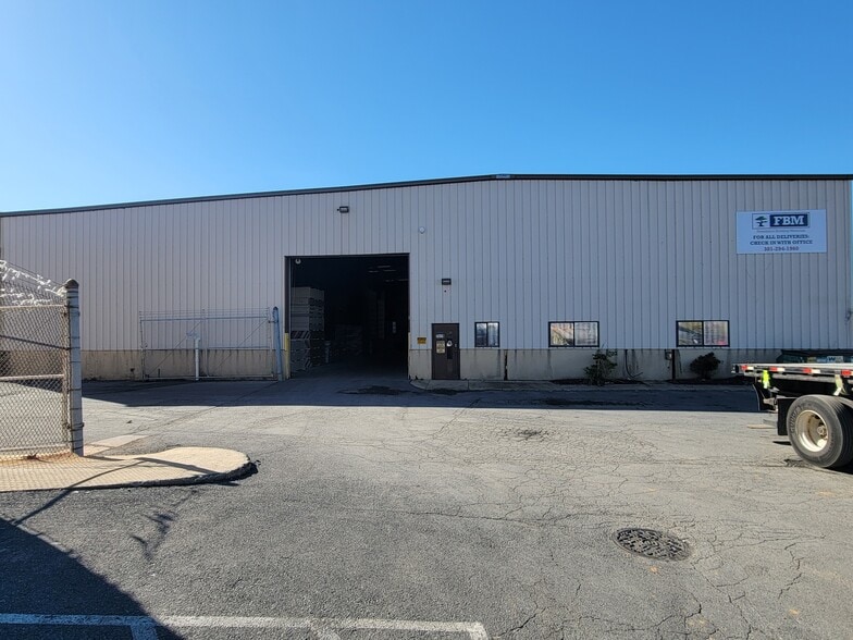 More Photos Of 7419 Lindbergh Dr, Gaithersburg Warehouse For Sale