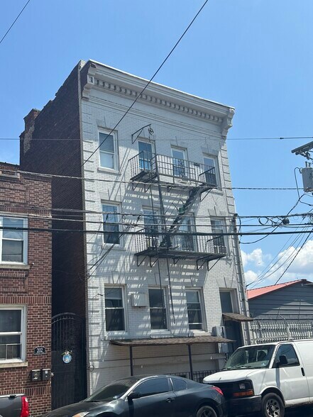 Primary Photo Of 204 Parkhurst St, Newark Apartments For Sale