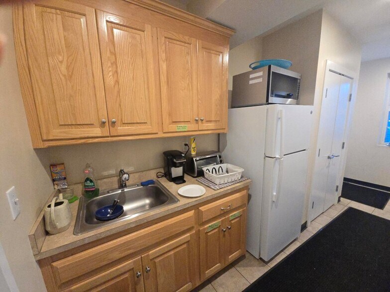 More Photos Of 225 Industrial Rd, Wrentham Service For Lease