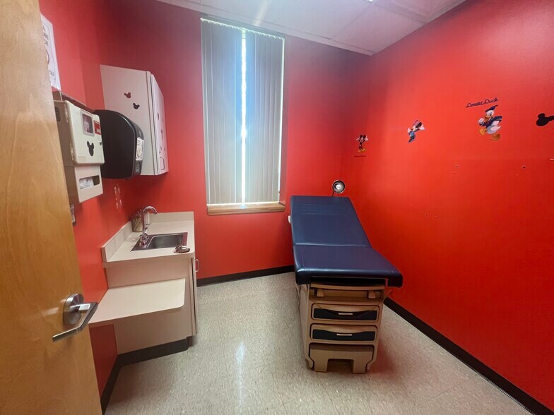 More Photos Of 60 E Warren Ave, Detroit Medical For Lease