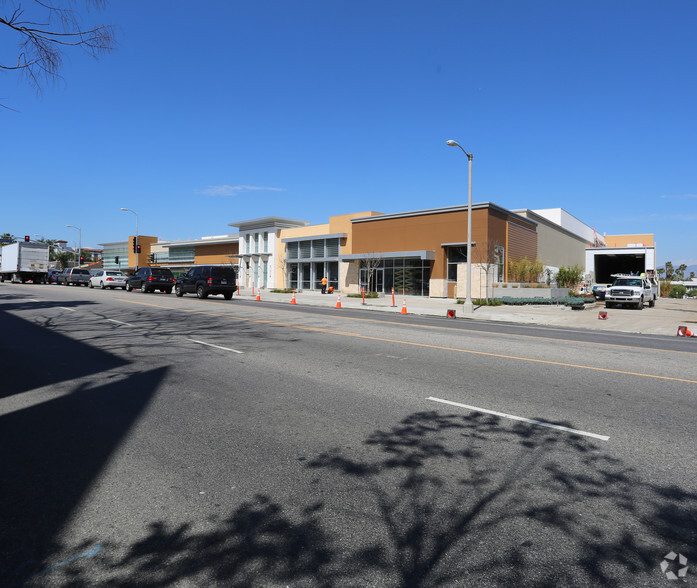 Primary Photo Of 14049 Ventura Blvd, Sherman Oaks Storefront Retail Office For Lease