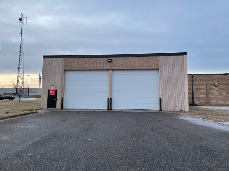 More Photos Of 7955 Wallace Rd, Eden Prairie Manufacturing For Sale