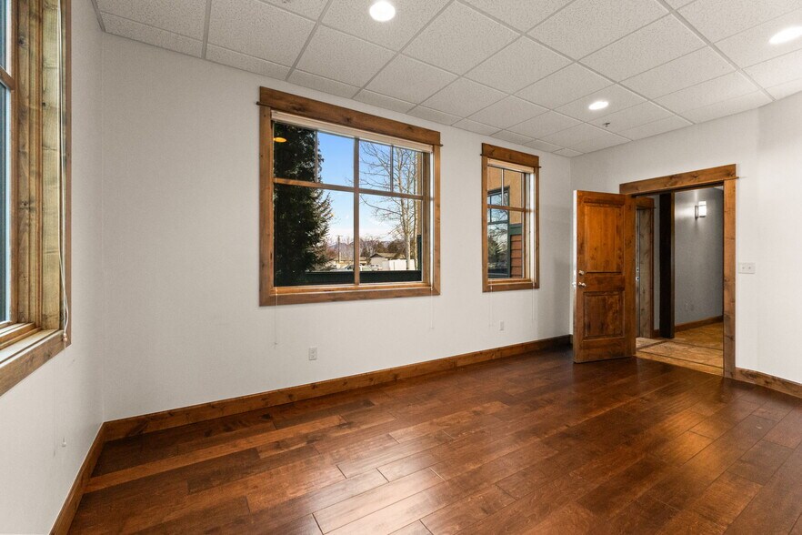 More Photos Of 1940 W Dickerson St, Bozeman Office For Lease
