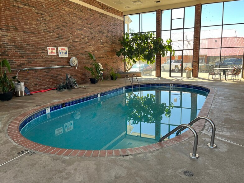 More Photos Of 706 S Kerr Blvd, Sallisaw Hotel For Sale