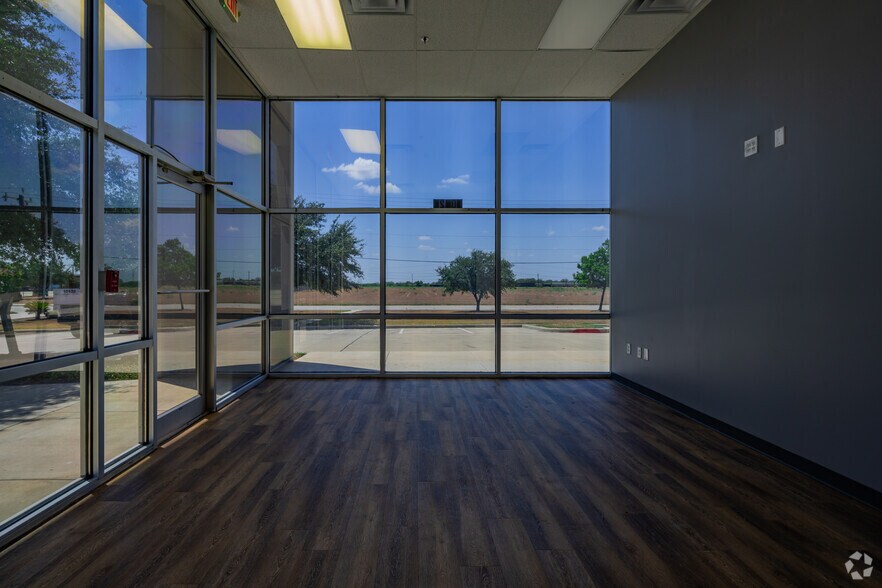 More Photos Of 10120 Fischer Rd, Von Ormy Distribution For Sale