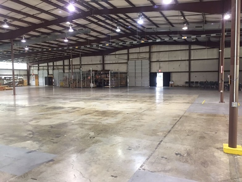 More Photos Of 179 Mine Ln, Caryville Warehouse For Lease