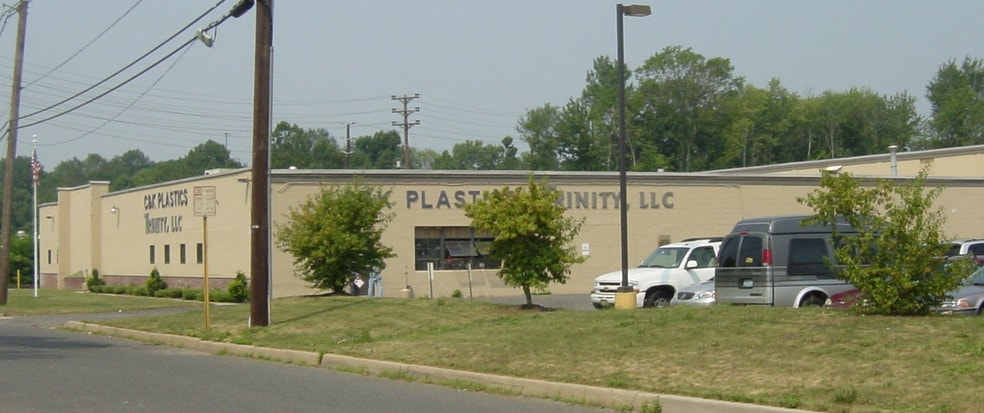 More Photos Of 119-125 Liberty St, Metuchen Warehouse For Lease