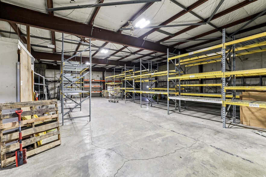 More Photos Of 3939 E 14th St, Des Moines Warehouse For Sale