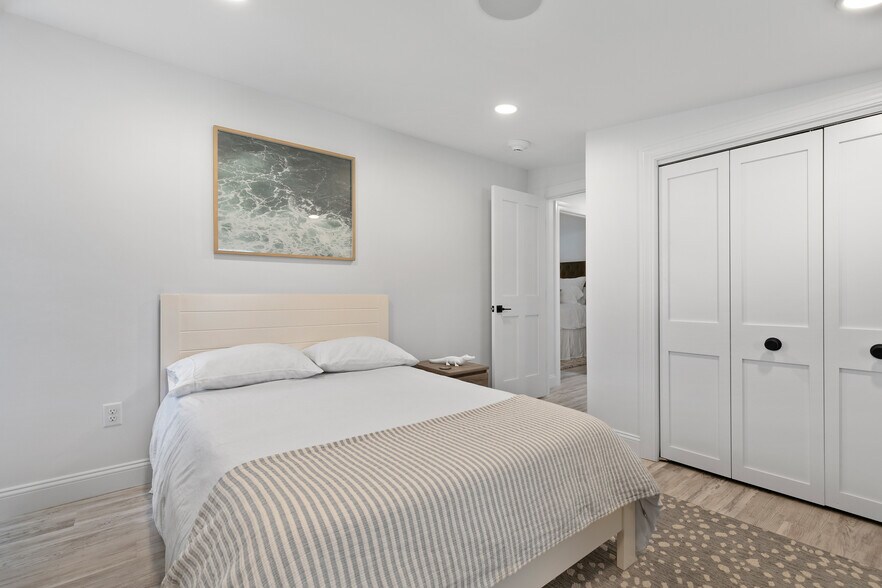 More Photos Of 44 Williams Ave, Mystic General Retail For Sale