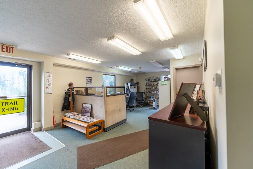 More Photos Of 563 Plains Rd, Tamworth Warehouse For Lease
