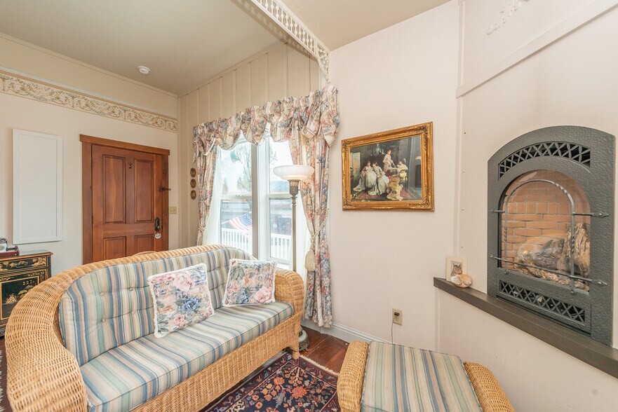 More Photos Of 481 Main St, Weaverville Hotel For Sale