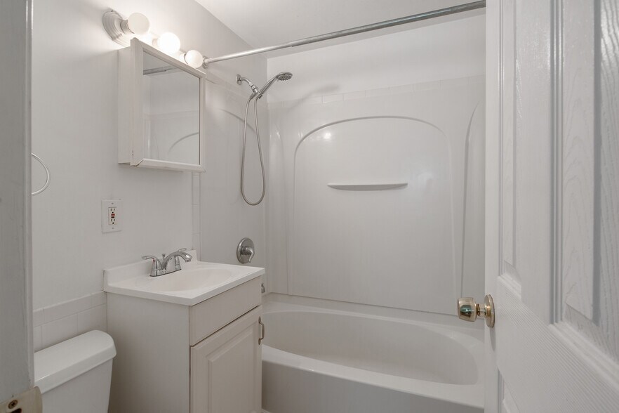 More Photos Of 101 Comstock Ave, Syracuse Apartments For Sale