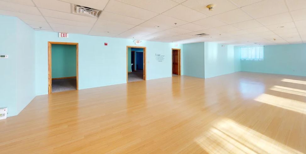 More Photos Of 198 Londonderry Tpke, Hooksett Light Distribution For Lease