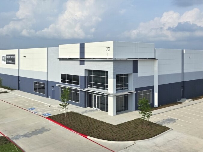 More Photos Of 701 North Red Bud Lane, Round Rock Unknown For Lease