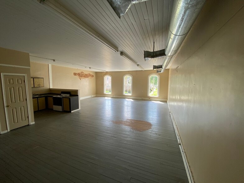 More Photos Of 121 S Henderson St, Rusk Restaurant For Sale