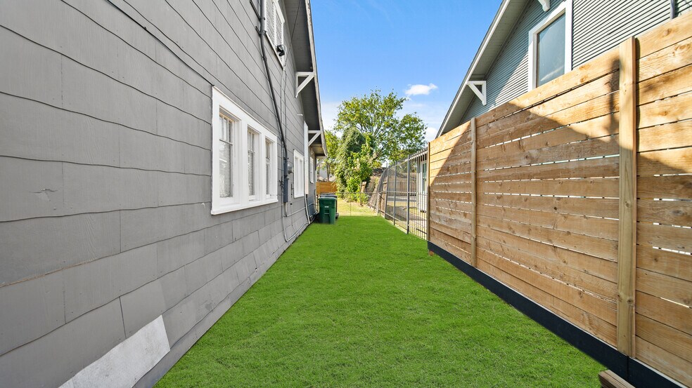 More Photos Of 6005 N Main St, Houston Office Residential For Sale