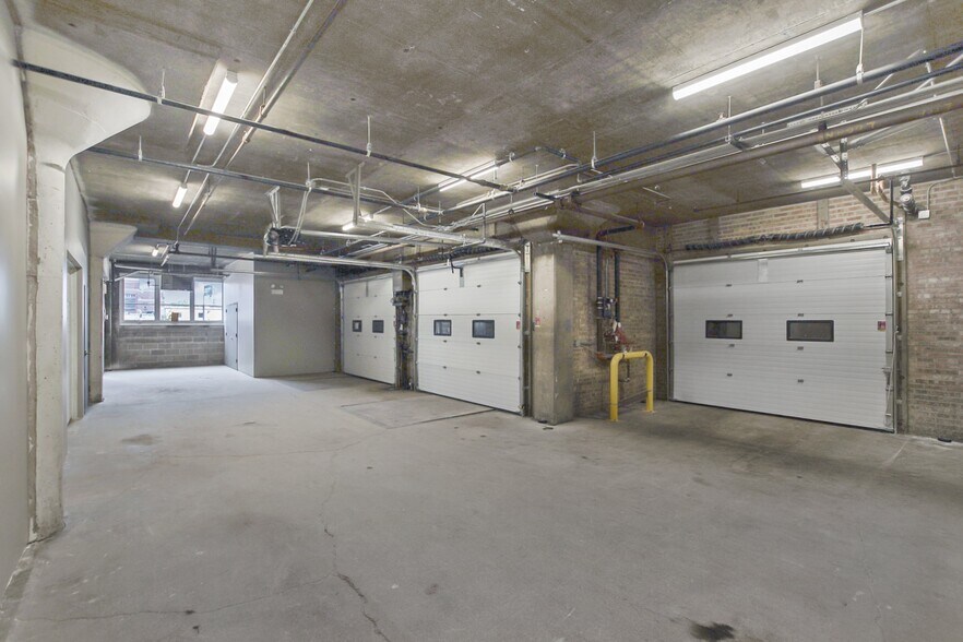 More Photos Of 4701-4715 N Lamon Ave, Chicago Warehouse For Lease