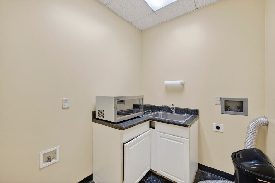 More Photos Of 3910 Princess Place Dr, Wilmington Daycare Center For Lease