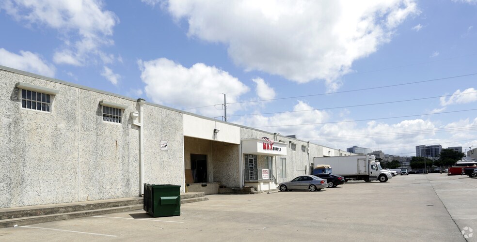 More Photos Of 2777 Irving Blvd, Dallas Warehouse For Lease