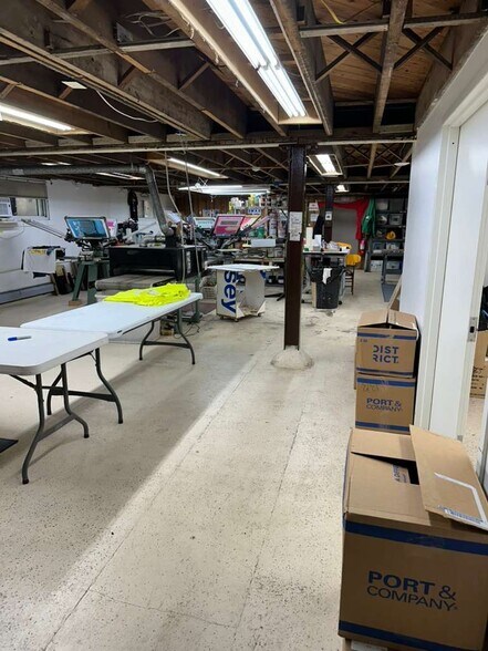 More Photos Of 400 Magnolia St, Beverly Warehouse For Sale