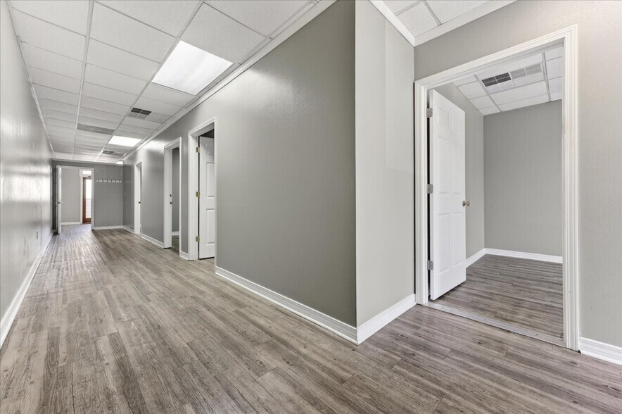 More Photos Of 913 Gulf Breeze Pky, Gulf Breeze Storefront Retail Office For Sale