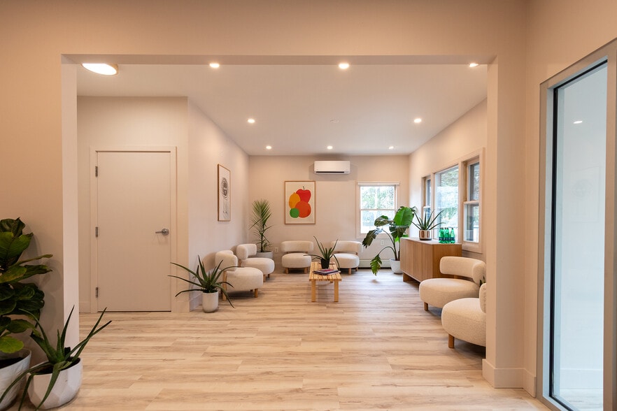 More Photos Of 166 Albany Ave, Kingston Medical For Lease
